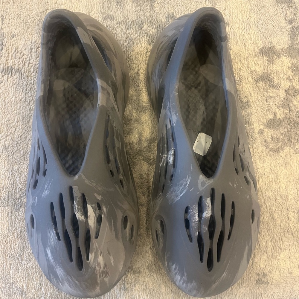 Adidas Yeezy Foam Runner Granite Gray